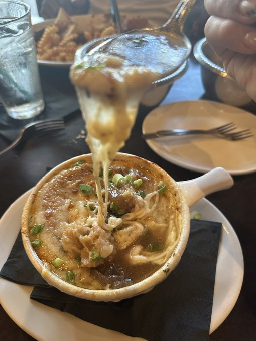 Love a good french onion soup 🤤 https://t.co/EVW0srCKY6