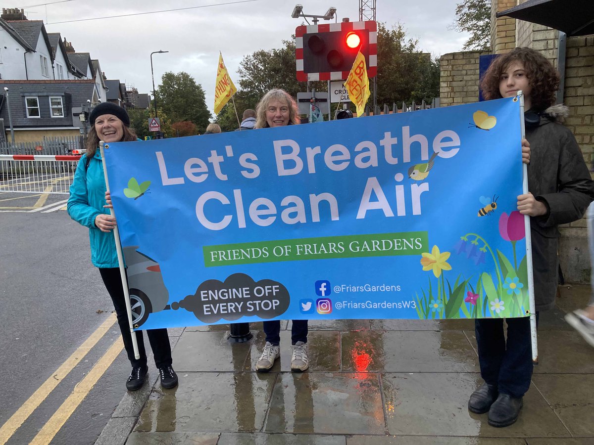 This afternoon we joined Friends of the Earth &amp; Churchfield Community Association to ask drivers to switch off their engines at the level crossing. We got very wet! <a href="/EalingFOE/">FOE Ealing</a> <a href="/EalingNub/">Ealing Nub News</a> <a href="/ealingtodaycouk/">EalingToday.co.uk</a> <a href="/EalingCyclists/">Ealing Cycling Campaign</a> <a href="/parents4futureG/">ParentsForFuture Global</a> <a href="/MumsForLungs/">Mums For Lungs</a> <a href="/BetterEaling/">Better Ealing Streets</a> @MumsnetEaling