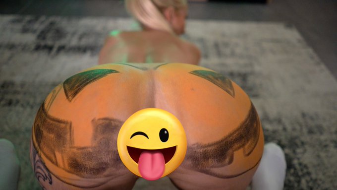 #HappyHalloween #Halloween https://t.co/yOpu9PxJ1T<a href="/tag/happyhalloween"class="tags">#HappyHalloween</a><a href="/tag/halloween"class="tags">#Halloween</a>