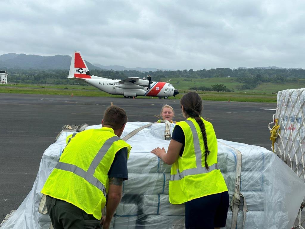 Air Station Barbers Point deployed a C-130 to aid the disaster relief following the Category 5 Tropical Cyclone LOLA. The aircrew delivered 22,855 lbs of relief supplies, consisting of Australian Aid Kits, to Luganville, the second largest city in Vanuatu. https://t.co/45EU27HJ4A