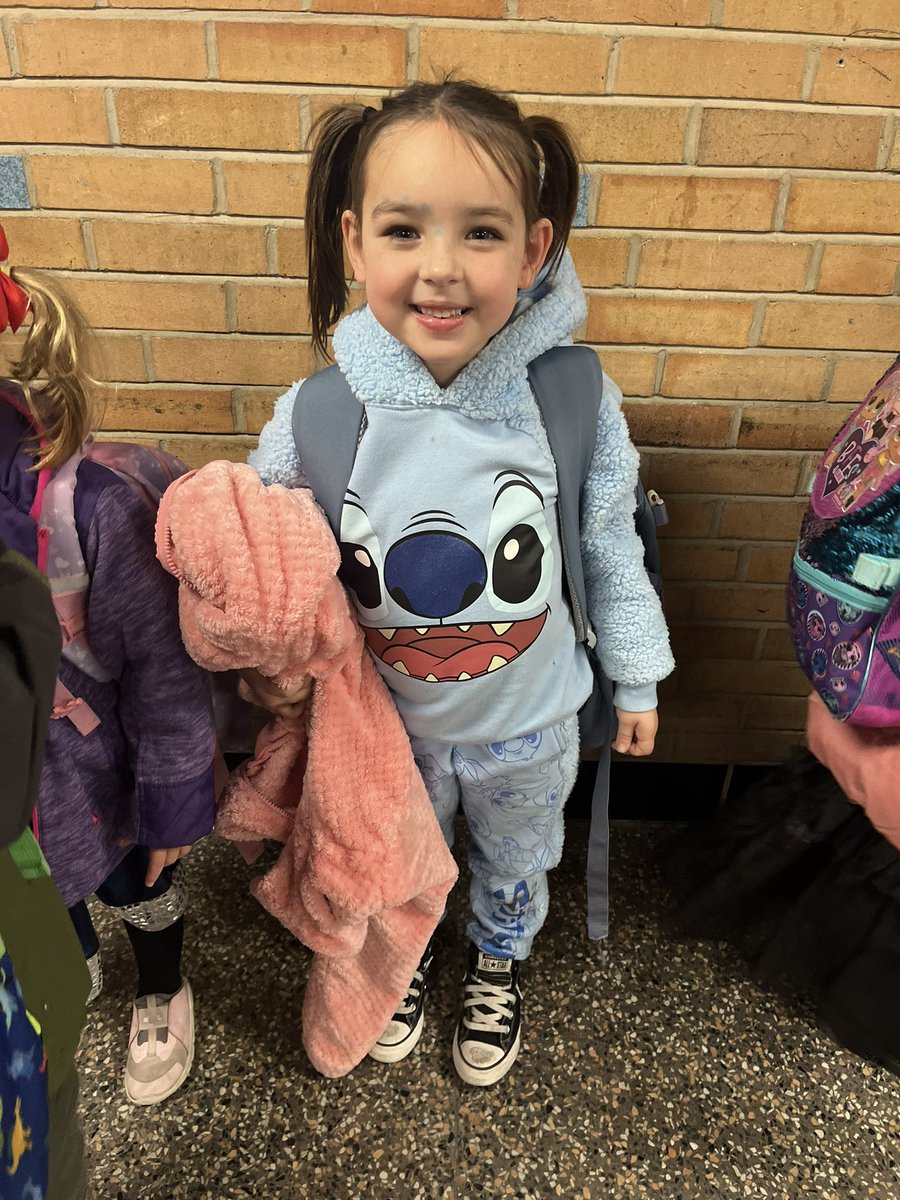 Kendra Ciezki (@missciezkilmsw) on Twitter photo Happy Halloween 🐾🎃 Smiles all around and we were even lucky enough to have our therapy dog, Dory, join in on our parade today too! <a href="/GlendaleSH/">Glendale Elementary School</a> <a href="/sweethomecsdSET/">Sweet Home Social Emotional Team</a> Happy Halloween 🐾🎃 Smiles all around and we were even lucky enough to have our therapy dog, Dory, join in on our parade today too! <a href="/GlendaleSH/">Glendale Elementary School</a> <a href="/sweethomecsdSET/">Sweet Home Social Emotional Team</a>