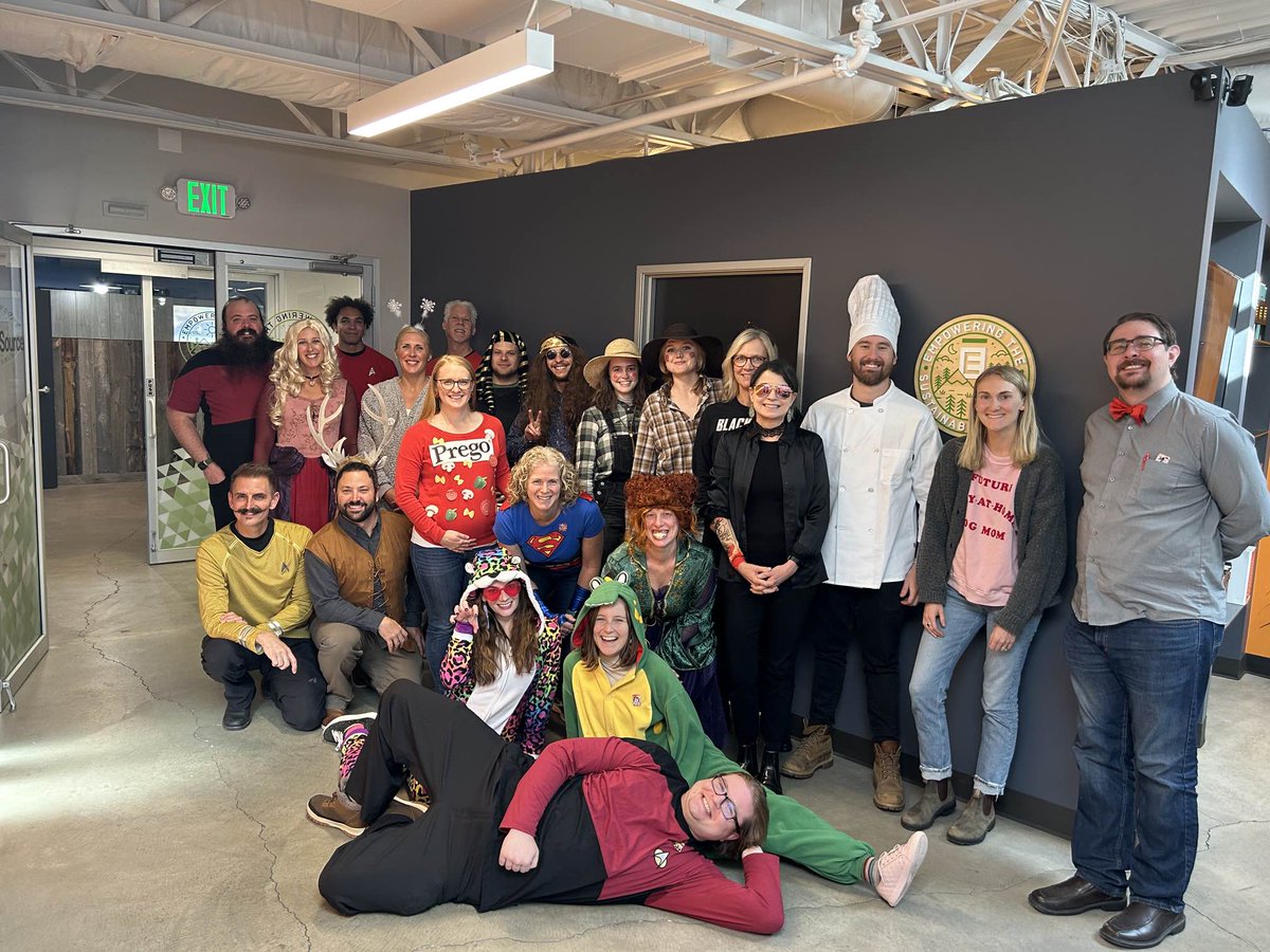 e_source's tweet image. 🎃👻🍬 Happy Halloween from E Source! 🍭🦇🕸️
We love getting into the spirit and getting together. We hope you have a safe and spooky Halloween! 🌟
#halloween #companyculture #spookyseason #ESource