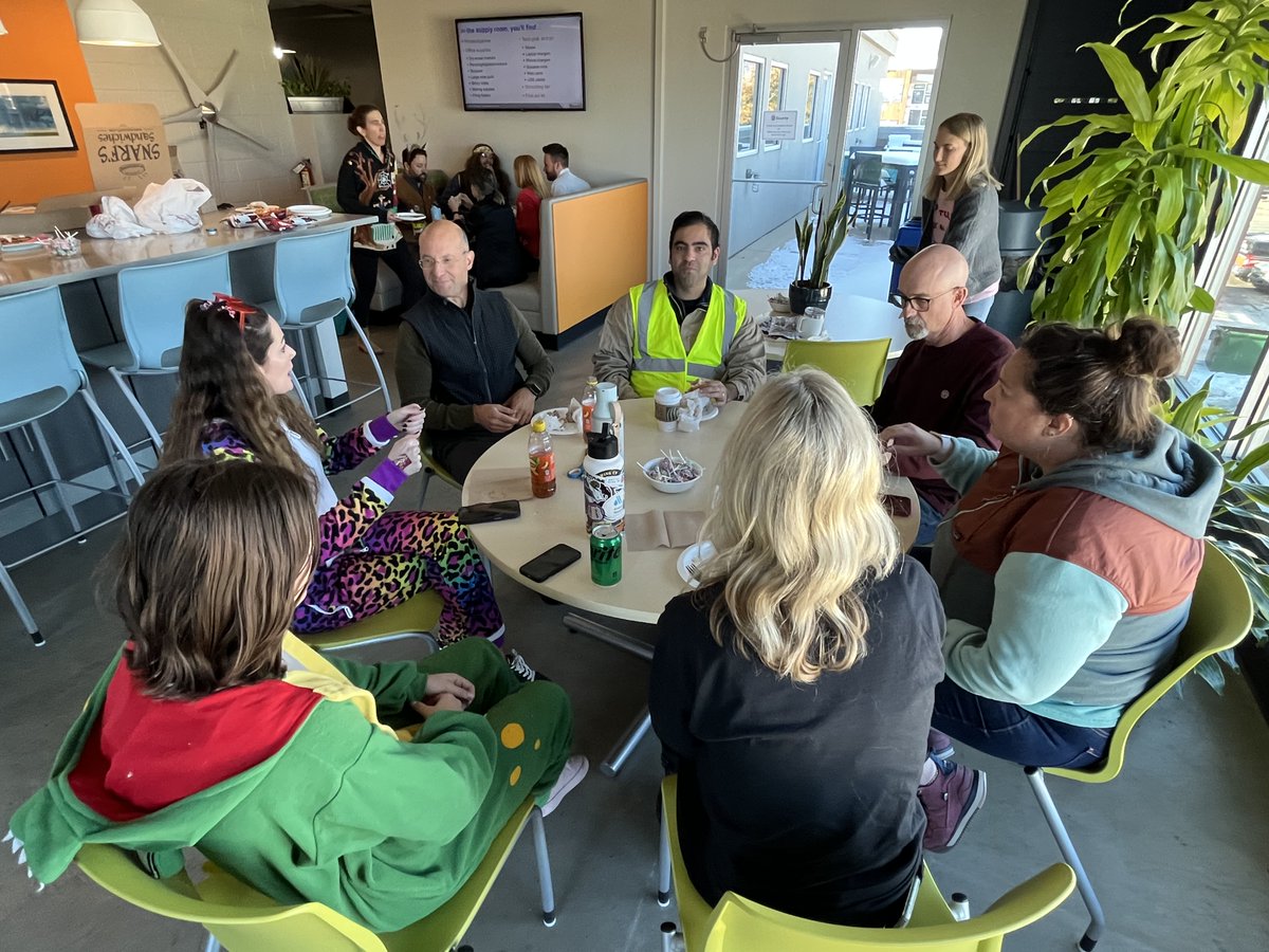 e_source's tweet image. 🎃👻🍬 Happy Halloween from E Source! 🍭🦇🕸️
We love getting into the spirit and getting together. We hope you have a safe and spooky Halloween! 🌟
#halloween #companyculture #spookyseason #ESource
