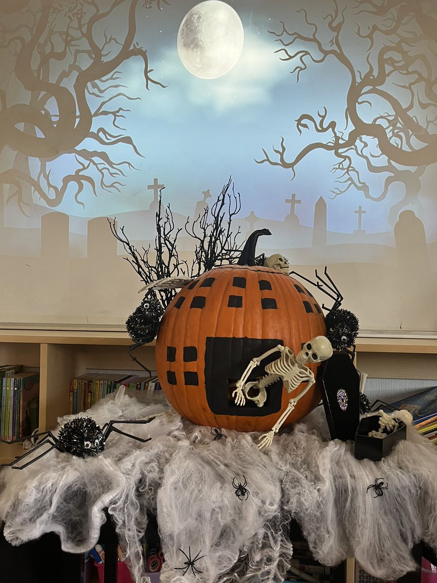 The grade 5s won the pumpkin decorating contest for our division!! Wooo!!!