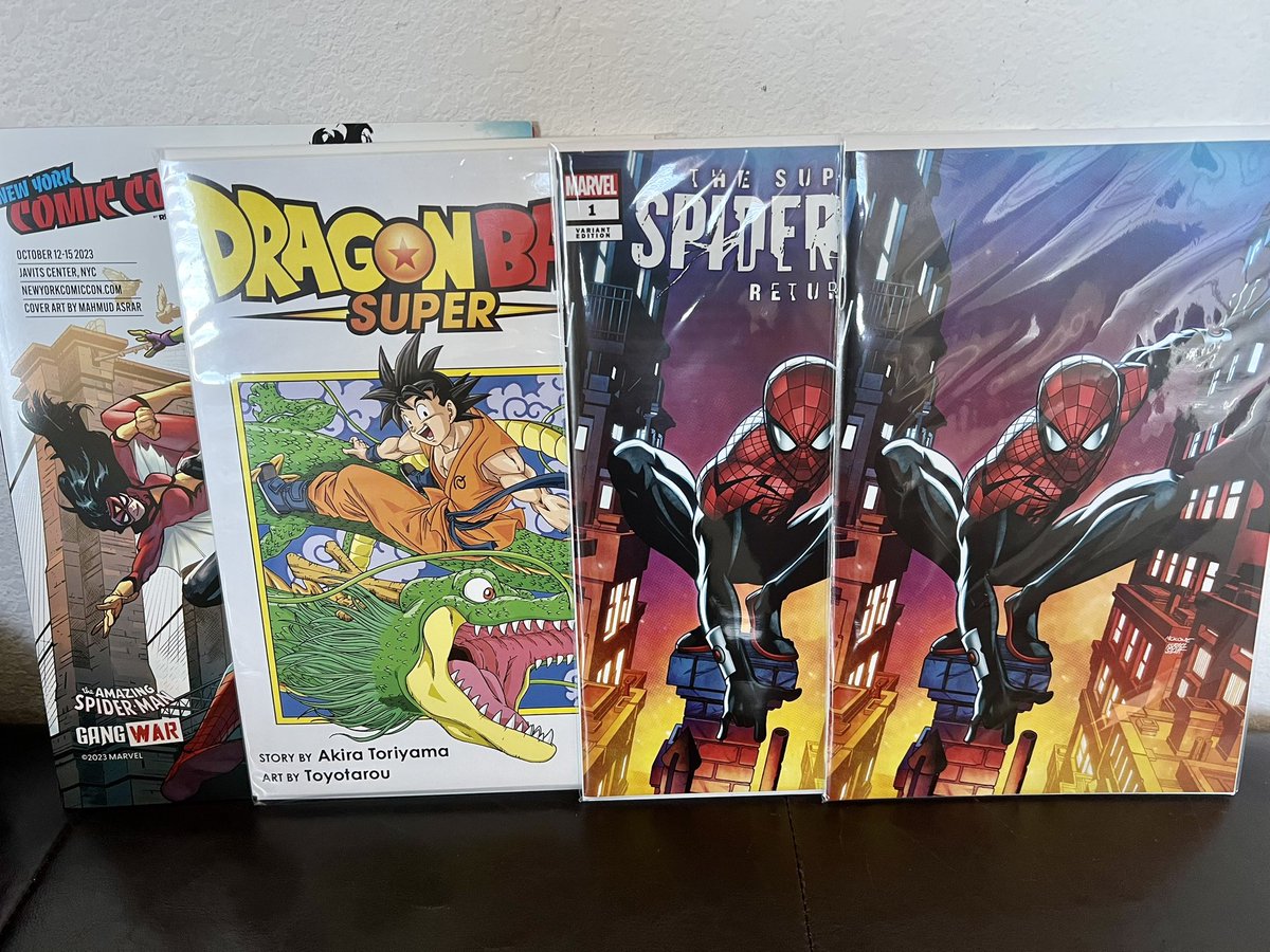 vulpinejester's tweet image. Thank you so much @GWalking28 for this little #Halloween treat 🍬 The Dragon Ball comic and #nycc booklet makes me feel like I was there 🙏 This is the real utility of any NFT community 🔥#batcowls #vevefam