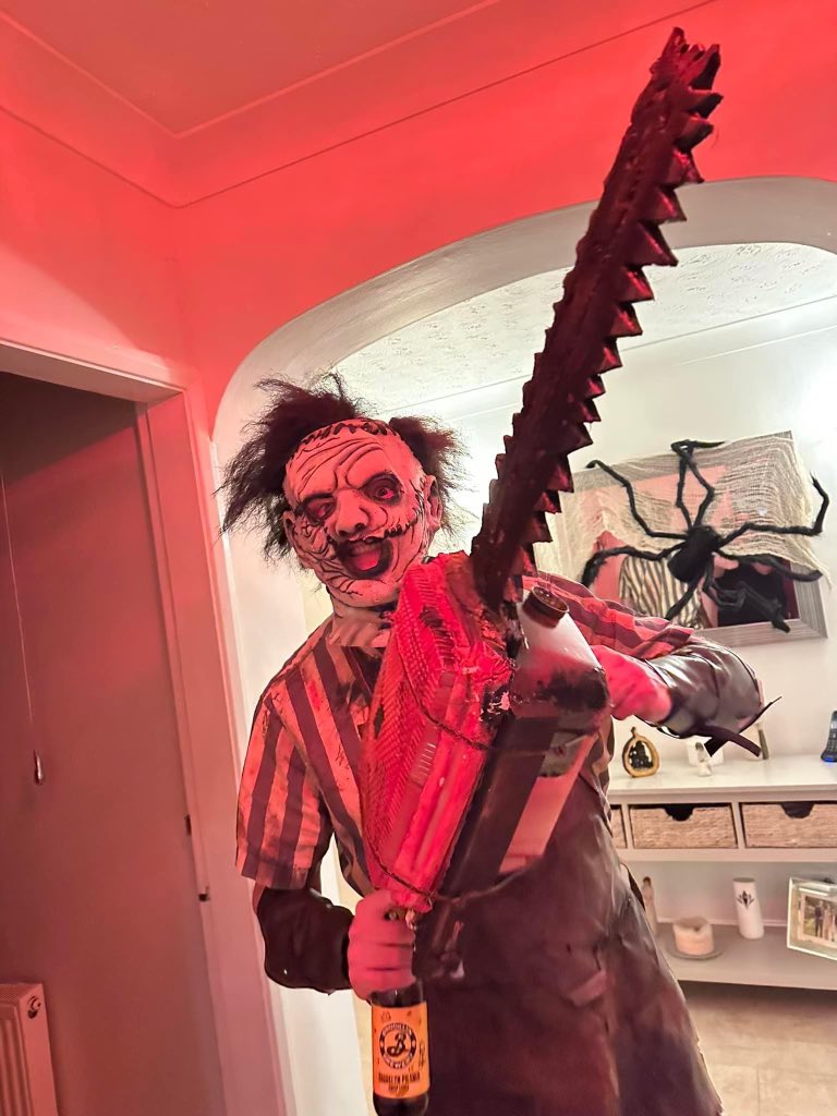 Happy Halloween… lots of screams tonight from the trick or treaters… the garden maze was busy and the kids and teens were all grateful, turns out youths are alright when you chase them with a chainsaw!