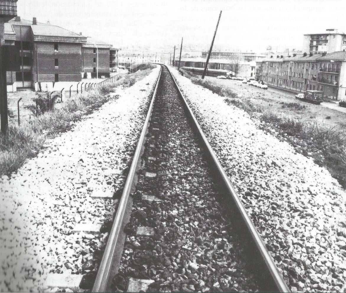 ✍️🗒️A la izquierda cuartel de Rubín, a la derecha el barrio de Ventanielles, años  8⃣ 0⃣