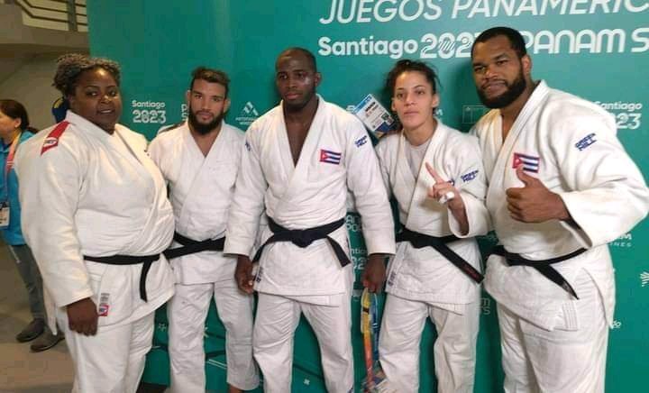 OsmaydaFMC's tweet photo. 🇨🇺❤️🇨🇺❤️🇨🇺❗️ESPECTACULAR LA ACTUACIÓN DE JUDO CUBANO❗️Con un final ❗️NO APTO PARA CARDIACOS❗️ Con el equipo incompleto se acaban de llevar el ORO 🥇en los Juegos Panamericanos
❗️FELICIDADES CAMPEONES❗️
#Cuba. #MasRetosMasCompromiso.
#Santiago2023. https://t.co/yTqGIsj6kz