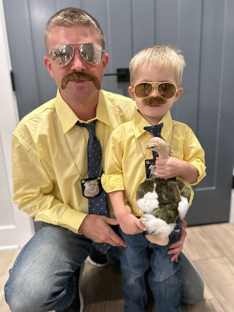 JordonRegehr's tweet photo. Happy Halloween from your favorite insurance agents! https://t.co/sioUsHoVla