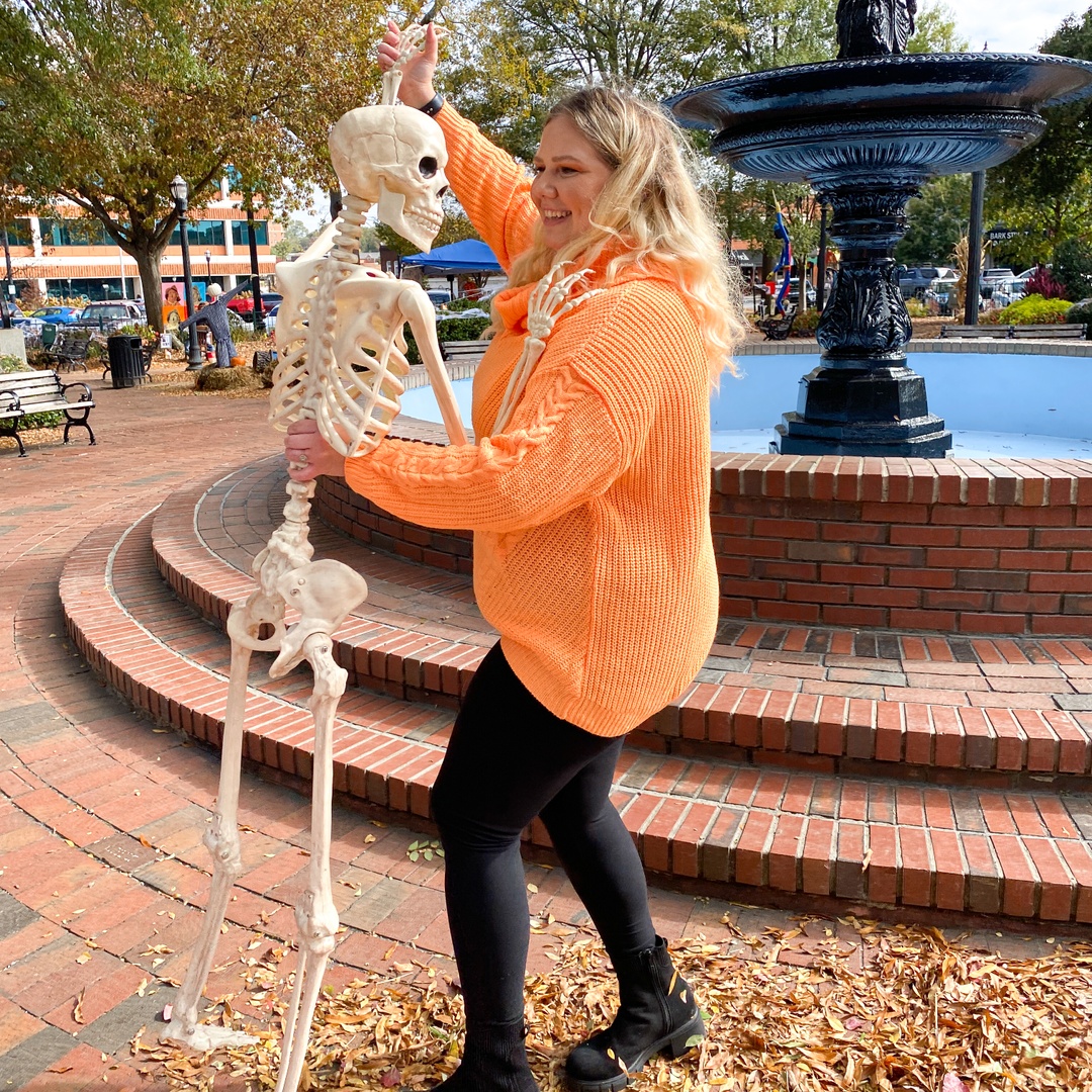 cca_creates's tweet image. This bunch had a bone-chilling time in the Square, full of screaming delight! 🎃 Have you seen the @DtownMarietta scarecrow display this year? 👻⛲️ #MariettaSquare #Halloween #WednesdayAddams #SpookySzn