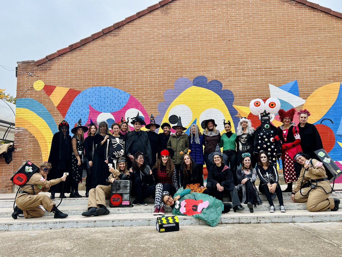 Hoy ha sido un día lleno de aprendizajes terroríficamente divertidos. Esperamos que hayáis disfrutado de este día con vuestros pequeños monstruos, bujitas, fantasmas… ¡Happy Halloween, familias!
#somosdelrosa #soydelrosa #profesmolones #ceiprosaluxemburgo #aravaca #pozuelo