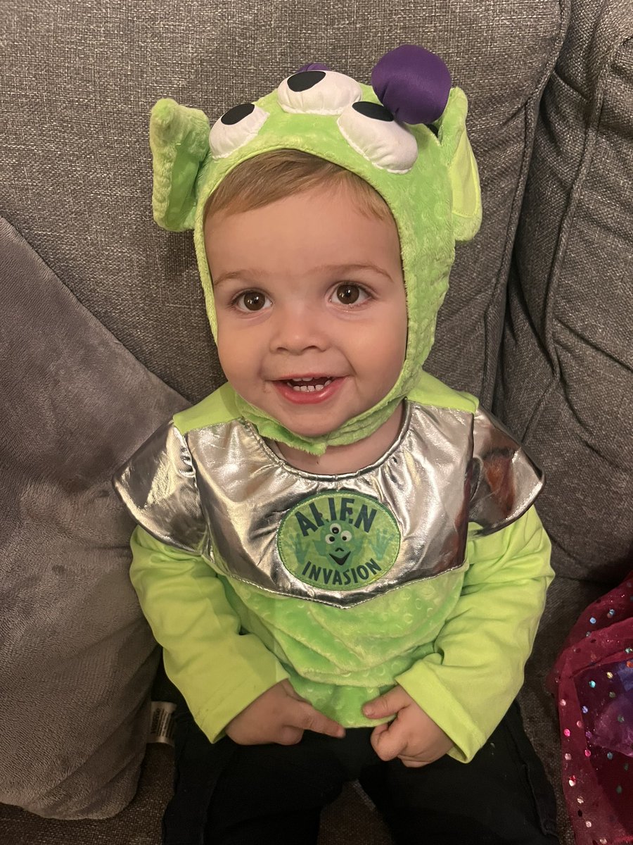 emilytedford's tweet photo. Happy Halloween 💀👽 https://t.co/5ZAcRviP1Z