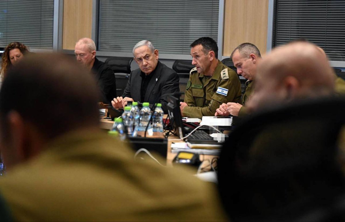 MilitaryPOV's tweet photo. 🚨 Photos of the Israeli war cabinet currently in session.
#StopGenocideInGaza #GazaGenoside #CeasefireForGaza #النصر_الاتفاق #مجزره_جباليا #غزه_تنتصر #FreePalestine #open_ #GazaWar #SiyonistVahşet https://t.co/ik6hnPEEBE