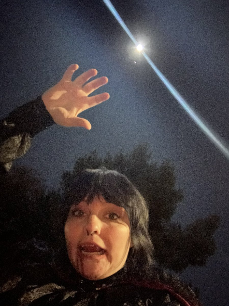 cullencore's tweet photo. harvest festivals, pumpkin patches, halloween artist markets, traveling around phx/prescott/jerome in search of the best pumpkin coffee, lesbian bar on saturday night to party w the full moon, crafting, pumpkin carving, so many movies, and so much more https://t.co/eLeDR0ghvx