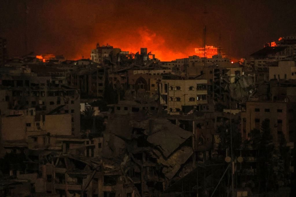 Otro día de bombas sobre #Gaza. Otra noche de horror en #Palestina. Otra jornada de derrota para organismos internacionales, incapaces de parar la guerra. Otra vergüenza de veto en el Consejo de Seguridad para dar impunidad al agresor. Hoy #TodosSomosPalestina. 

#FreePalestine