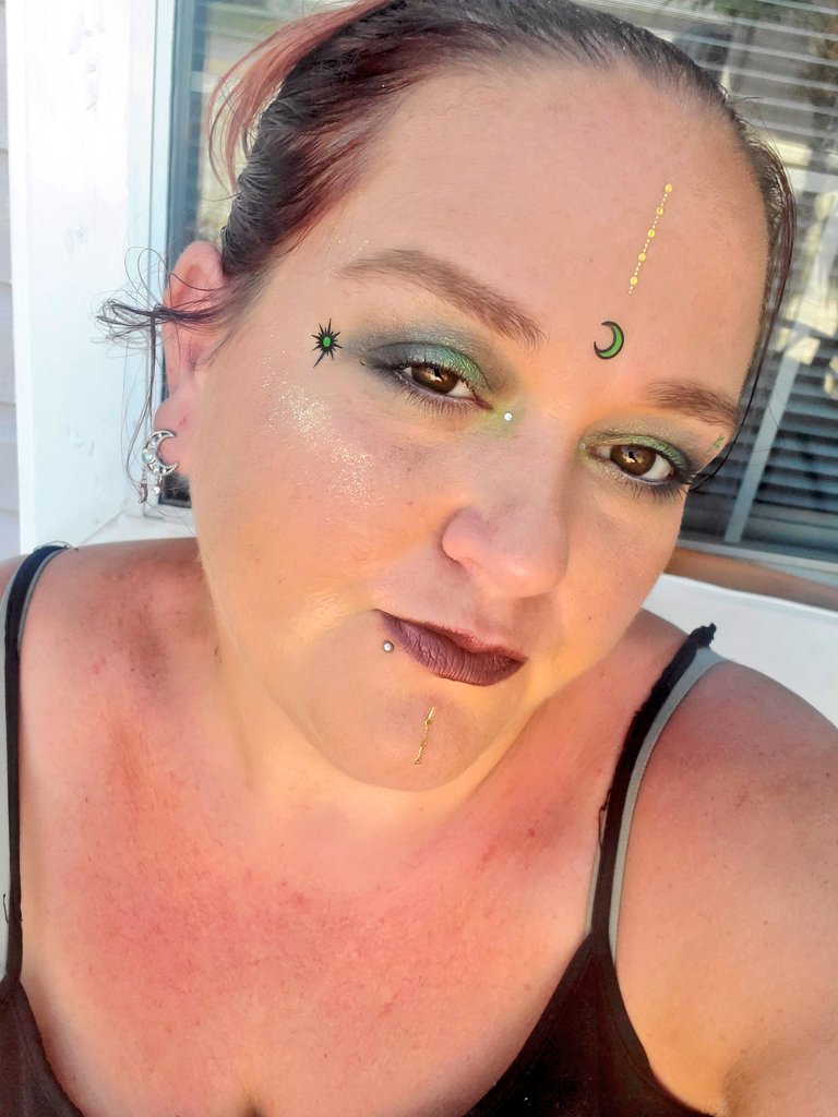 ChaoticNails's tweet photo. Not me rewatching the @JeffreeStar &amp; @shanedawson series, pulling out my Conspiracy/Controversy palettes, &amp; deciding to go alien for Halloween! I haven't done a makeup look in SO LONG but they inspired me again. I hope you all like it! (I swear, it looks better in person!) 💚 https://t.co/Rnnf2gm4zJ