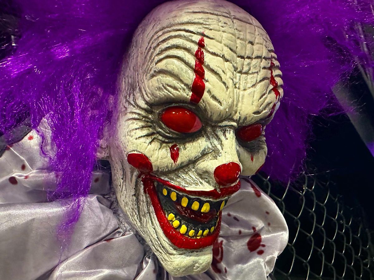 3RiversKarting's tweet photo. 🤡The Clown Carnage Corner🤡
Karts in the Dark is open today until 6pm! 👻💀🎃
See it before it’s too late! 🧟‍♂️

#3RK #threeriverskarting #kartsinthedark #kartsinthedark2023 #pittsburgh #clowns #halloween #halloween2023 #3RKEntertainmentPark https://t.co/WbN8ZhcYoT