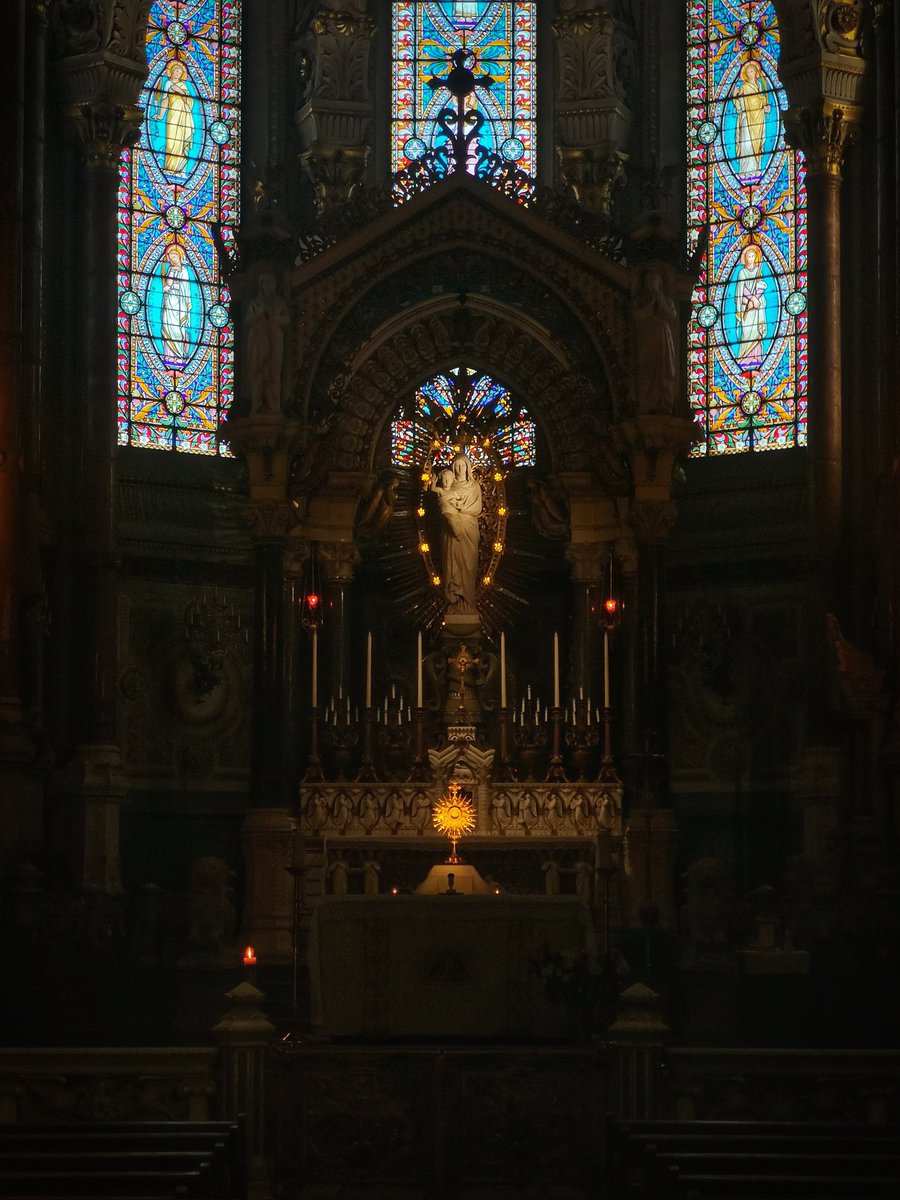 CharbelEtel's tweet photo. From grand basilicas to humble chapels, the diversity of Catholic architecture never ceases to amaze. ⛪ #CatholicDesign #ArchitecturalWonders https://t.co/lzWXoEMr24