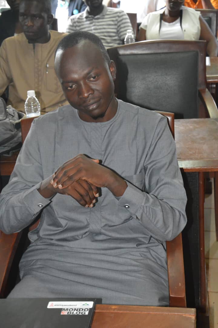 LudovicKamdem's tweet photo. Mahmoud Sabir Vice-Président de l'association des blogueurs du Tchad est présent à la conférence de Ngaoundere.

#Ngaoundere
#WeThinkDigital
#DigitalSansHaine
#SMEI08
🇨🇲 🇨🇩 🇹🇩 🇧🇫 🇲🇱 🇳🇪

@BloggersCM 
@blogueurstd 
@BlogueursBF 
@abcaniger 
@habariRDC https://t.co/0YNaOIO8qv