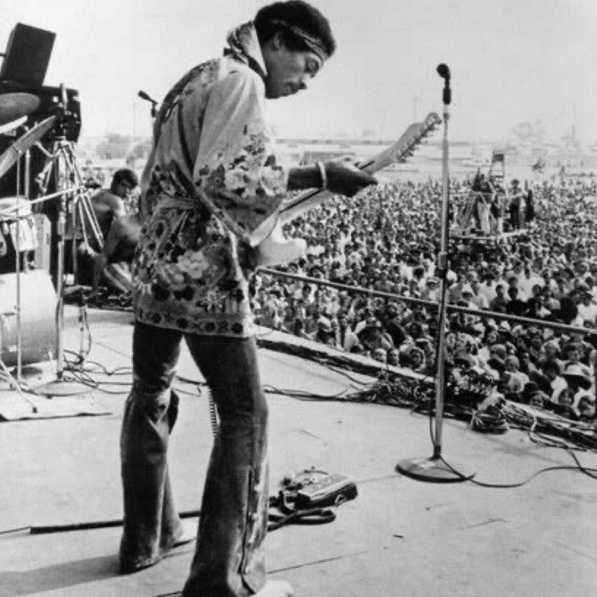 RockNRoLL_85's tweet photo. All Along The Watchtower doesn’t exist!! than what’s your go to Jimi Hendrix Song? https://t.co/Pn28BV9Urx