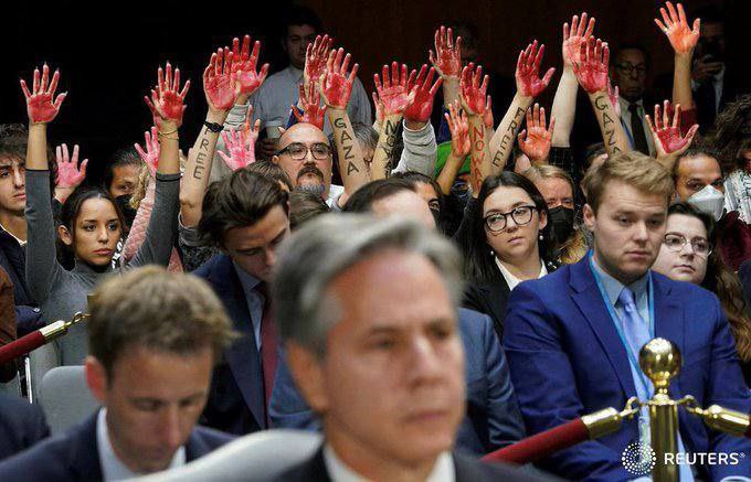 Zlatti_71's tweet photo. Blinken and hands in blood: Palestinian activist protesters gave color to U.S. Secretary of State's speech to Congress

@Slavyangrad https://t.co/EDu6eEzJ5w