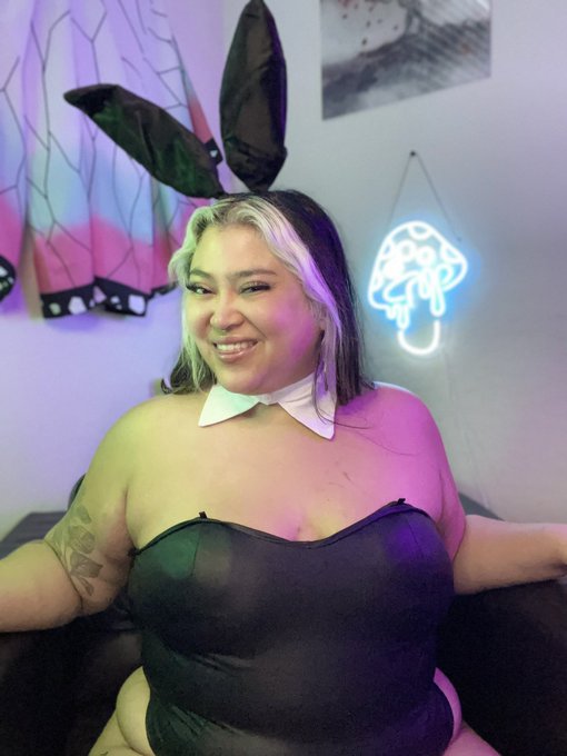 CUM SEE THE REST OF THE FIT! 🐰🖤😈 https://t.co/9wMIPtqYp1 https://t.co/kR6Y0xlAkV<a href="/tag/velma"class="tags"><span>#velma</span></a><a href="/tag/thundathighs"class="tags"><span>#thundathighs</span></a>