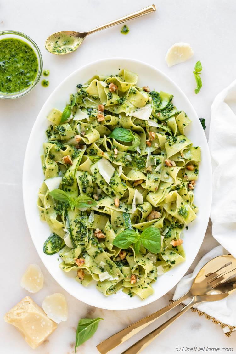 chefdehome's tweet photo. Kale Pesto Pappardelle Pasta
👉https://t.co/wVFp7TjYyb

Satisfy your taste buds with Pesto Pappardelle – a delightful homemade dish bursting with kale, basil, walnut pesto, and fresh summer squash. Restaurant-level deliciousness in just 25 minutes! #pasta #falleats https://t.co/aiPisEyhAt