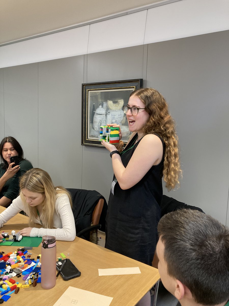 ⭕ A full circle moment!  

Great to see alumni of Find Your Path 2022 tour this year's cohort around the #NatWest office ahead of their work placements.

Will is now working full time at NatWest and provided some useful advice and inspiration. 

#Mentoring #CareerSense
