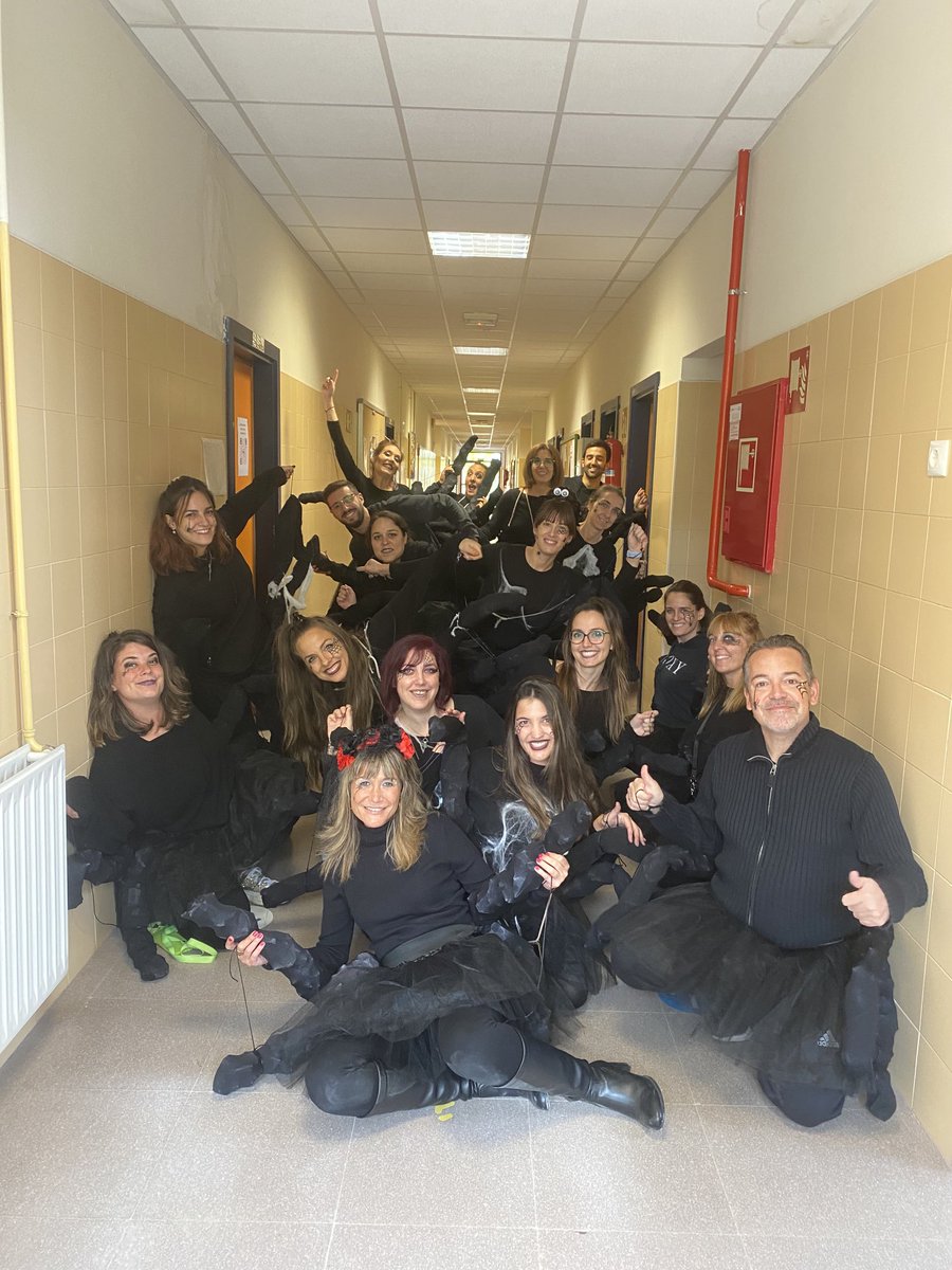 CEIPBACHILLERAL's tweet photo. Gran claustro de maestros/as implicados en hacer feliz a sus alumnos/as 👏🏻👏🏻👏🏻👏🏻 #equipazo #claustro #Alcobendas https://t.co/Rl9azp2gtJ