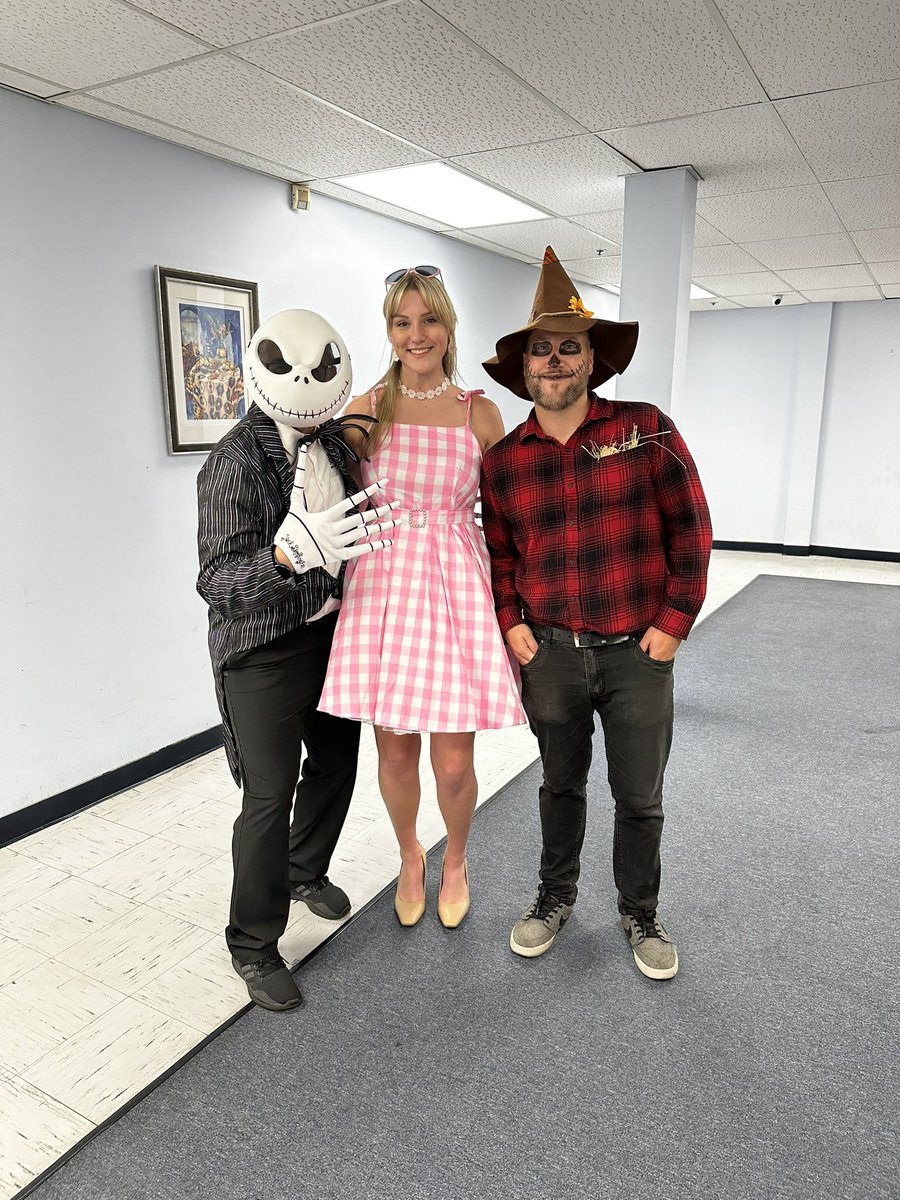 ehcknobs's tweet photo. 🎃💀👻 Happy Halloween from EHC &amp; SSI! Congratulations to our costume winners Sara (Hi Barbie!), Victor (Jack Skellington), and Marty (Scarecrow)! https://t.co/RLXMRLWHxM
