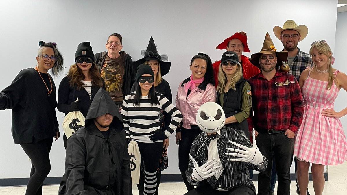 ehcknobs's tweet photo. 🎃💀👻 Happy Halloween from EHC &amp; SSI! Congratulations to our costume winners Sara (Hi Barbie!), Victor (Jack Skellington), and Marty (Scarecrow)! https://t.co/RLXMRLWHxM