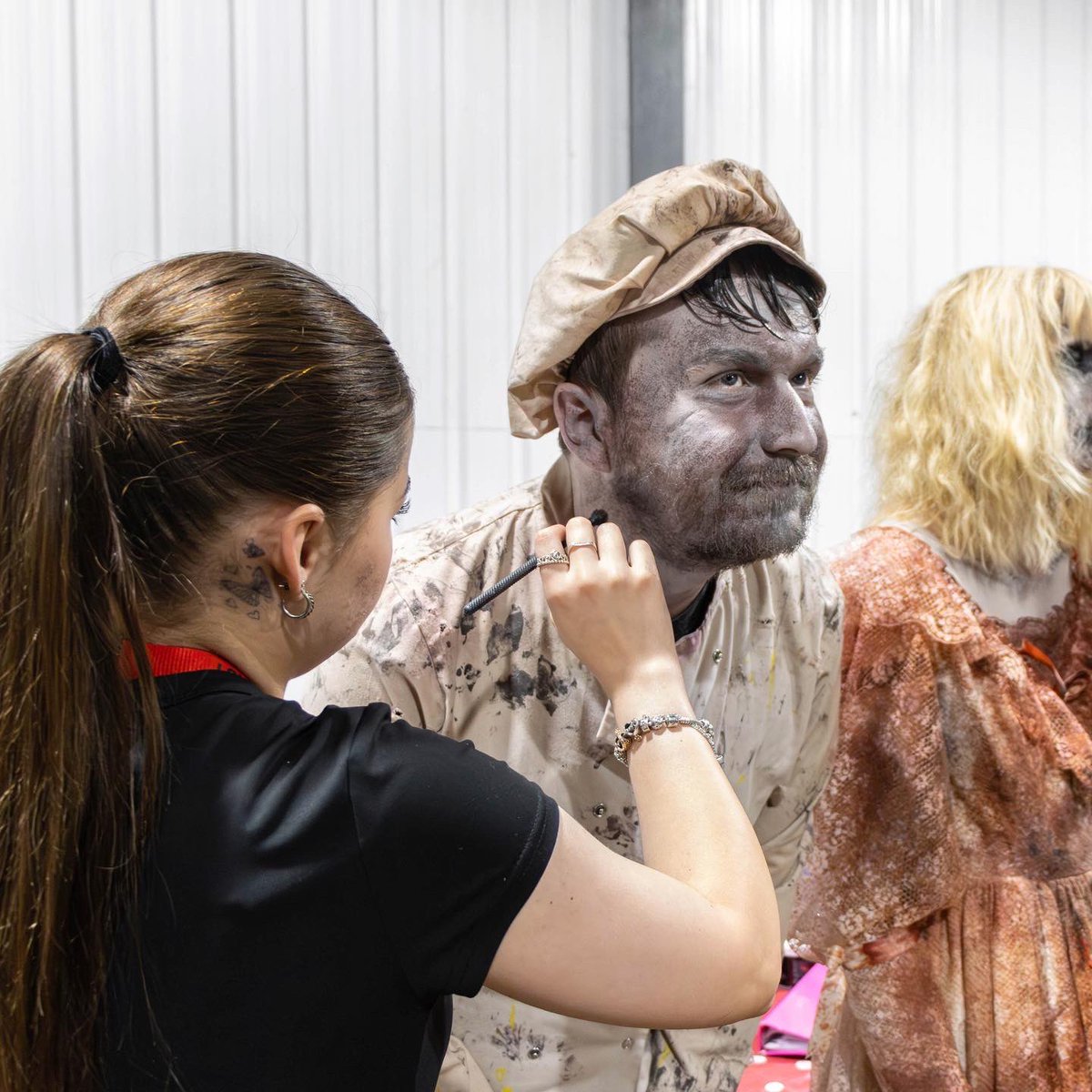 uniofbeds's tweet photo. Happy Halloween! 🎃🦇 Check out some of the creepy characters created by our @BedsCreative Media Make-up & Character Design students who have been putting their spooky skills to the test at @HowlScreamPark! 👻💀 #MediaMakeUp #Halloween https://t.co/jfOYO0S6ip