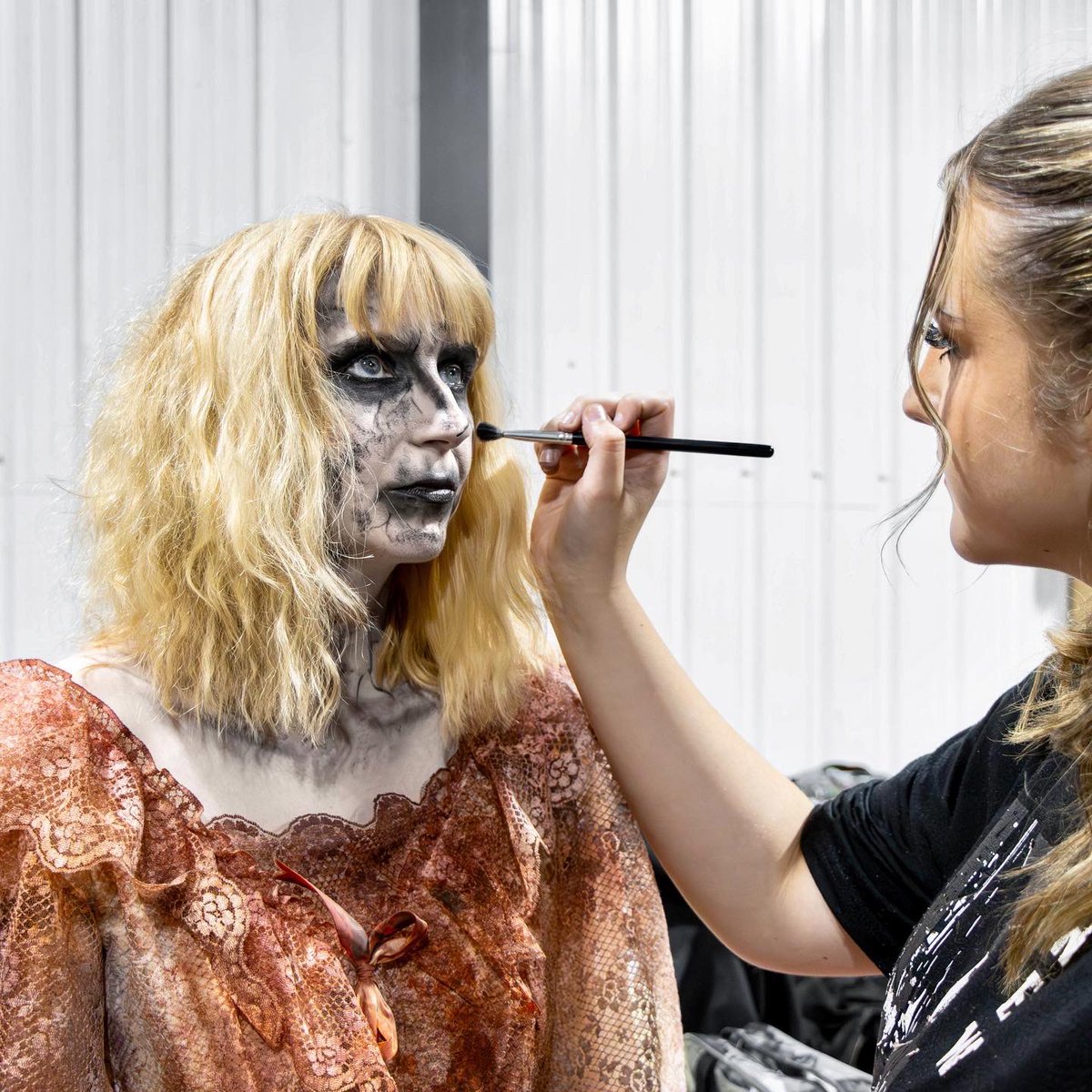 uniofbeds's tweet photo. Happy Halloween! 🎃🦇 Check out some of the creepy characters created by our @BedsCreative Media Make-up & Character Design students who have been putting their spooky skills to the test at @HowlScreamPark! 👻💀 #MediaMakeUp #Halloween https://t.co/jfOYO0S6ip
