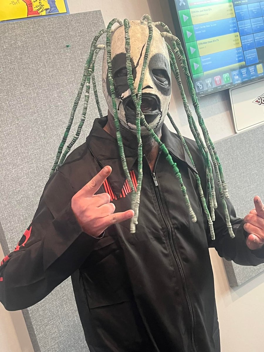 983cifm's tweet photo. Happy #Halloween from #8 in @slipknot Mr. @CoreyTaylorRock! (AKA @NikkiOmen) https://t.co/DjHCCuGesn