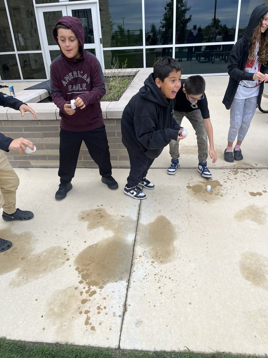 Students were so engaged with such an awesome Science experiment! Awesome job <a href="/TesiaDaniel/">Tesia Daniel</a> #theknightway