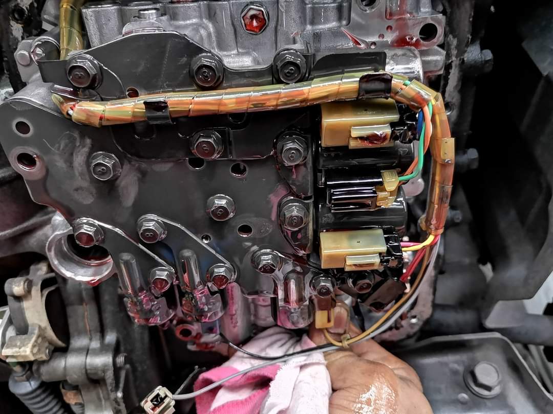 Izzv_dn's tweet image. Mantap boss, malam ni belajar hydraulic fluid pressure, solenoid actuator, &amp;amp; differential transmission system.

Pergh banyak chapter sekali jalan ni huhuhu

#engineeringproblem