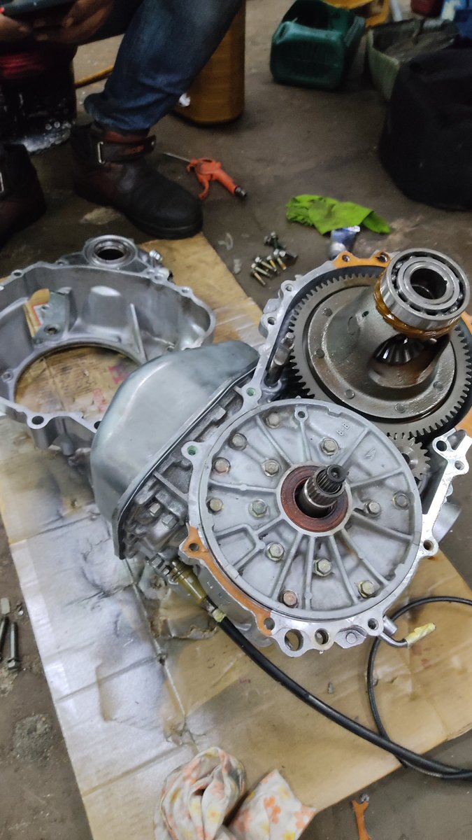 Izzv_dn's tweet image. Mantap boss, malam ni belajar hydraulic fluid pressure, solenoid actuator, &amp;amp; differential transmission system.

Pergh banyak chapter sekali jalan ni huhuhu

#engineeringproblem