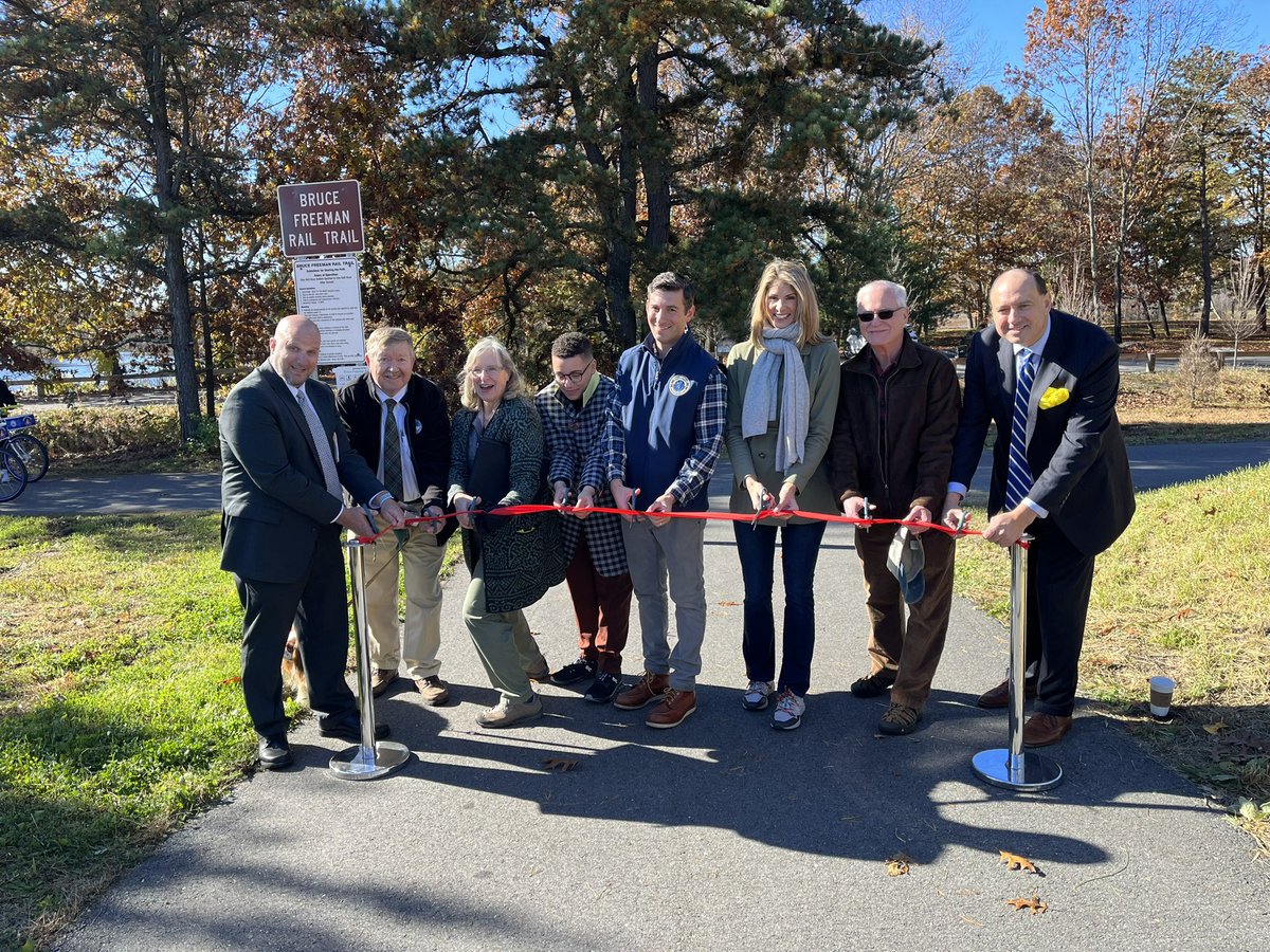 I was proud to help open the newest section of the Bruce Freeman rail trail today, connecting Concord and Acton. Thanks to #BipartisanInfrastructureLaw funding, this project will pave trails and build bridges for families across the region to enjoy, including my own!