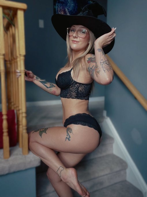 Brooms broken..  Got something for me to ride ? https://t.co/XB9neqR9D6