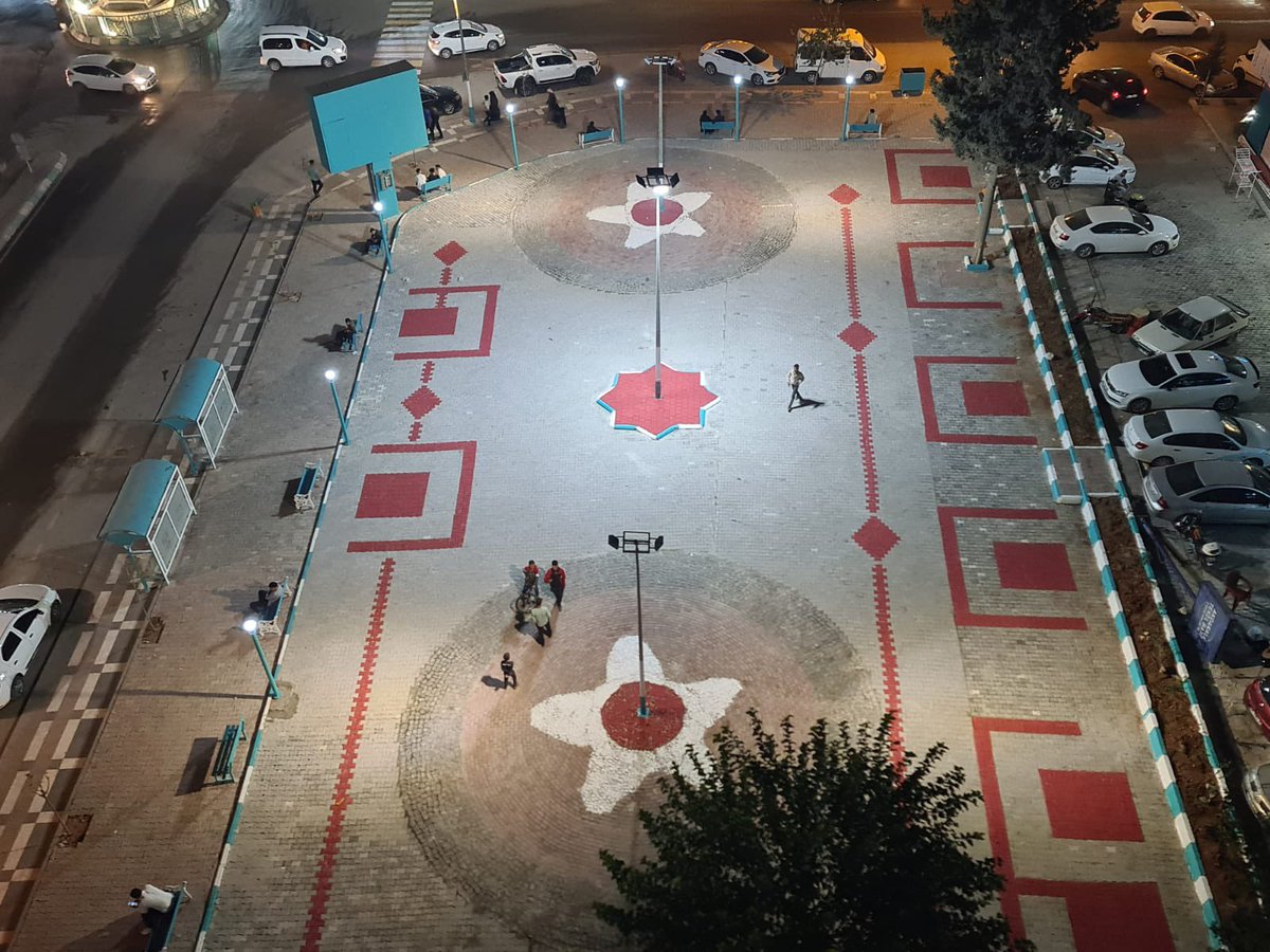 Akçakale ilçemize birçok Eser kazandıran belediye başkanımız Mehmet Yalçınkaya en son Akçakale'de eksik olan meydan projesi hayata geçti Teşekkürler Yalçınkaya