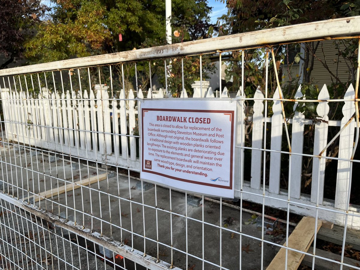 Thank you for your patience as we undergo boardwalk repairs and replacement in front of #Steveston Town Square Park - we’ll keep you posted on its progress.