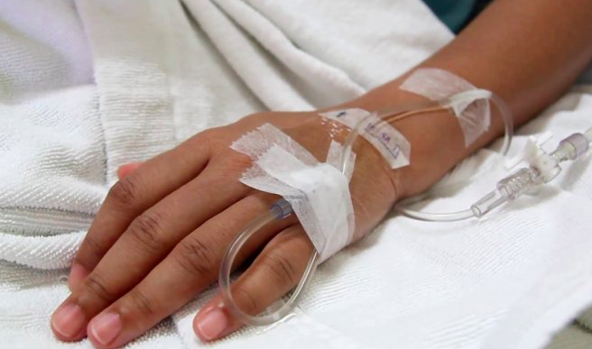 EnConexionbol's tweet image. 𝗘𝗻 𝘁𝗲𝗿𝗮𝗽𝗶𝗮 𝗶𝗻𝘁𝗲𝗻𝘀𝗶𝘃𝗮: 𝗨𝗻𝗮 𝗝𝗼𝘃𝗲𝗻 𝘀𝗲 𝗹𝗮𝗻𝘇𝗮 𝗱𝗲𝗹 𝘁𝗲𝗿𝗰𝗲𝗿 𝗽𝗶𝘀𝗼 𝗱𝗲 𝘀𝘂 𝗱𝗼𝗺𝗶𝗰𝗶𝗹𝗶𝗼➡️ atb.com.bo/2023/10/31/en-…
#TerapiaIntensiva #jovenselanza #tercerpiso #ATBNoticias