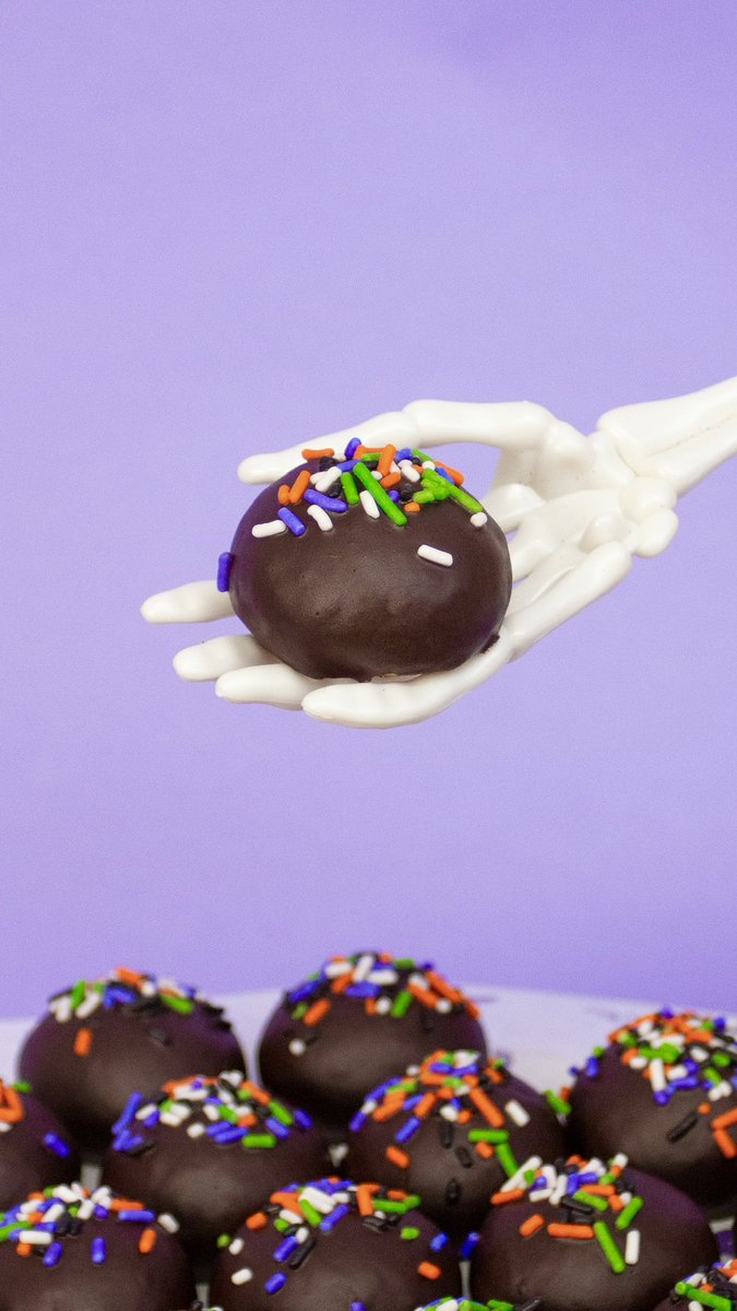 🎃 Happy Halloween! 🎃
Death by Chocolate Pie Holes are available in shop today! 👻🍫