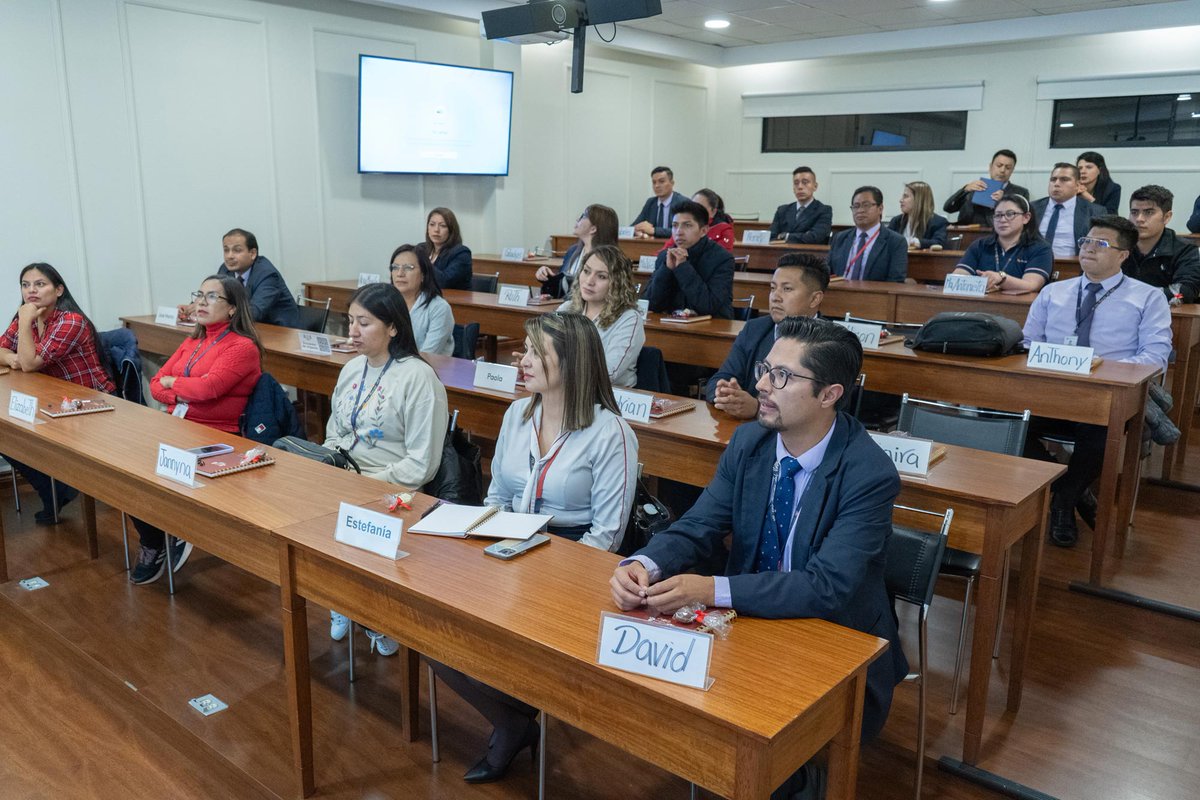 EE_USFQ's tweet photo. 📌Elizabeth Orbea Pacheco, Jefa de Talento Humano mencionó que esta experiencia académica generará un impacto positivo para todos los colaboradores de la organización en la parte profesional y personal.   
 Conoce más de esta experiencia:⬇️⬇️⬇️ https://t.co/e5AMfUre4s https://t.co/2OWXsgS8Ak