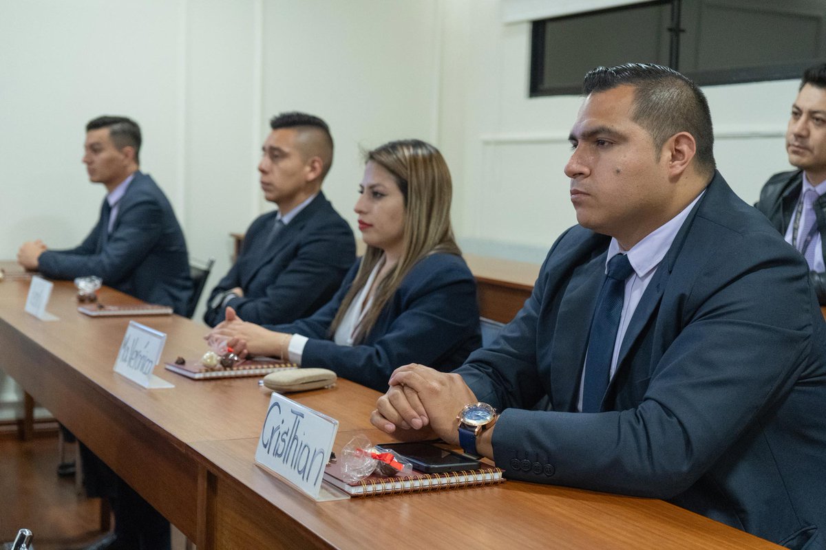EE_USFQ's tweet photo. 📌Elizabeth Orbea Pacheco, Jefa de Talento Humano mencionó que esta experiencia académica generará un impacto positivo para todos los colaboradores de la organización en la parte profesional y personal.   
 Conoce más de esta experiencia:⬇️⬇️⬇️ https://t.co/e5AMfUre4s https://t.co/2OWXsgS8Ak