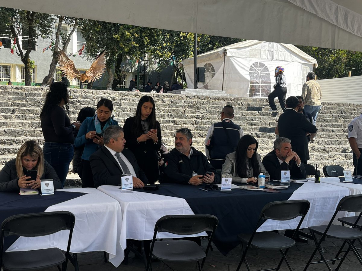 Mi equipo de trabajo te espera en la explanada de la @AlcCuajimalpa para atender tus necesidades, si tienes alguna solicitud es momento de acudir. #MartesCiudadano