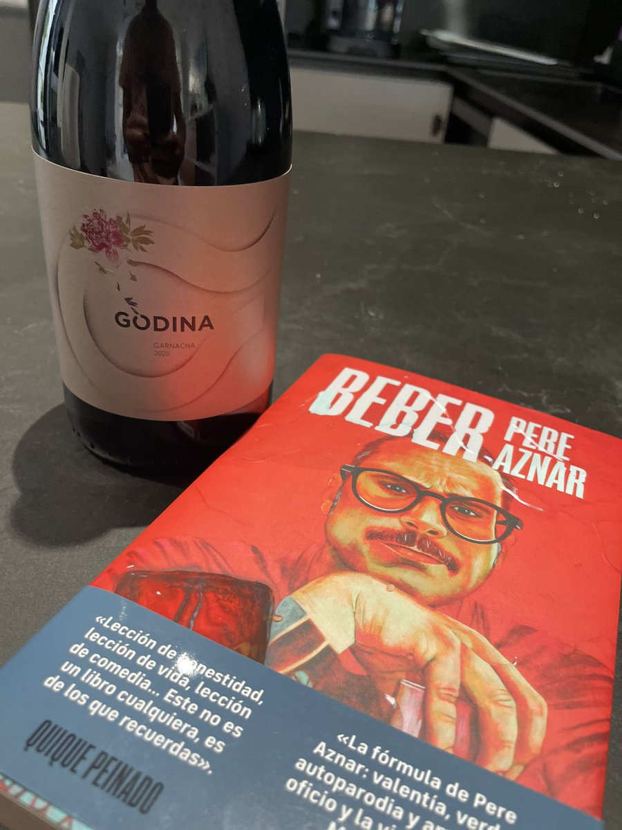 robertofc_'s tweet photo. Quien bien te quiere, te hará beber. Y leer. 

Regalazo de @Dani14BL. https://t.co/gkZWk9rwyr
