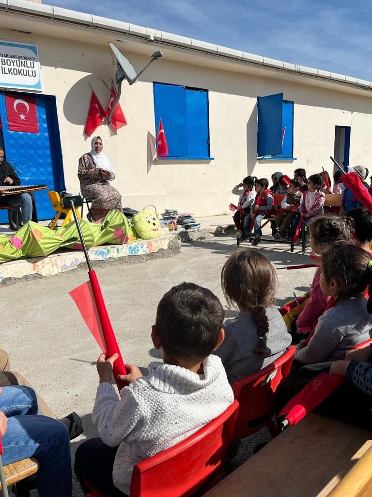 İlçe Milli Eğitim Müdürümüz @Ercanakdogan021 ile iş Sağlığı ve Güvenliği uzmanı Mehmet ÖREK Boyunlu İlkokulu’nda İl Milli Eğitim Müdürlüğü Ar-Ge ekibinin etkinliklerine katıldılar. 
<a href="/aliihsansu_/">Ali İhsan Su</a> , <a href="/yusufkaptanoglu/">Yusuf Kaptanoğlu</a> , <a href="/Murat4Kucukali/">Murat Küçükali</a> , <a href="/Mehmet_Bulut21/">Mehmet BULUT</a>