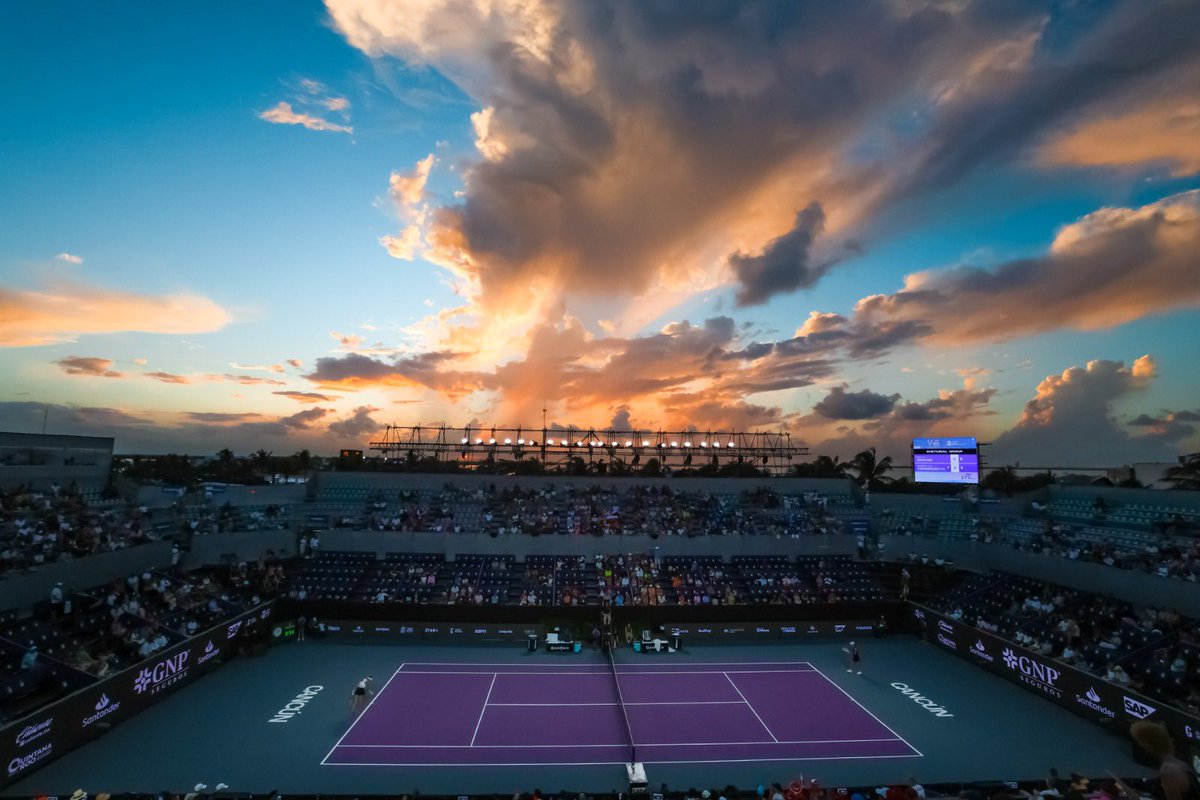 WTAGuadalajara's tweet photo. Contratamos al mejor artista para colorear el cielo de Cancún. 🎨☀️☁️🏟️🌊

@WTA @GNPSeguros #GNPSegurosWTAFinalsCancun #Viviresincreible https://t.co/6TfG5XMLB4