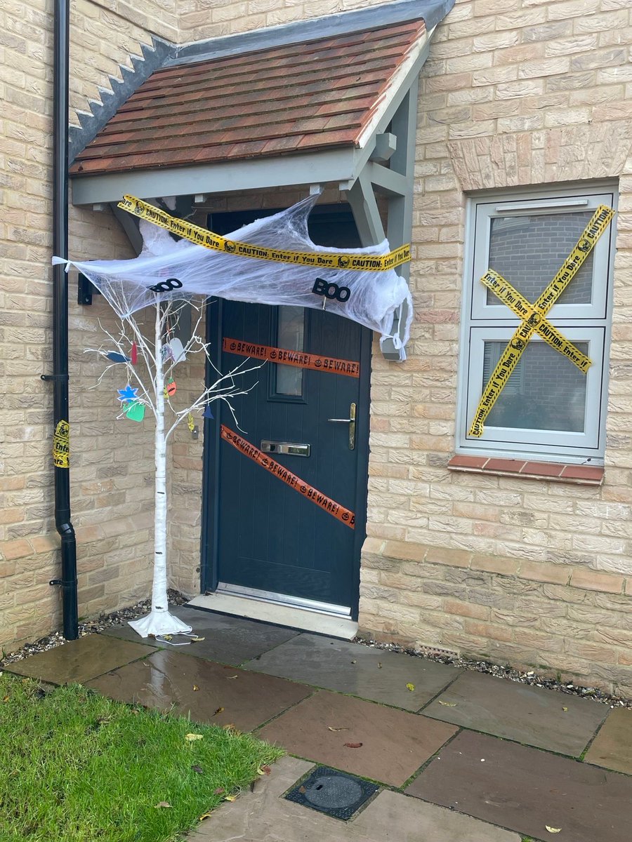 The Birdlings is looking spooktacular for #Halloween! 🦇 Looking forward to some trick or treating this evening! 🎃 

It is so lovely to see such great decorations by so many residents 👻